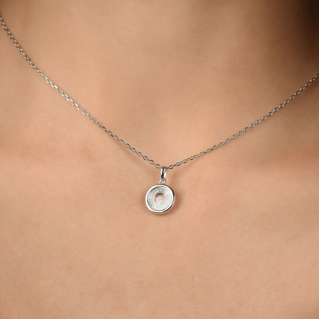 silver necklace with circle melitea